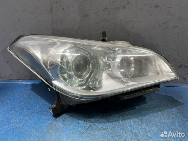 Фара ксенон правая Infiniti M Y51