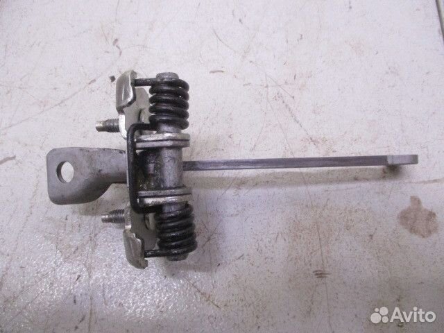 Ограничитель двери Renault Sandero 2 5S