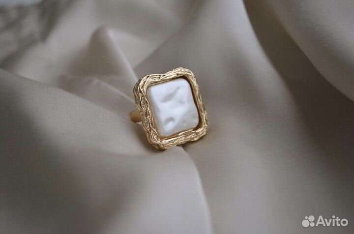 Кольцо (бижутерия)