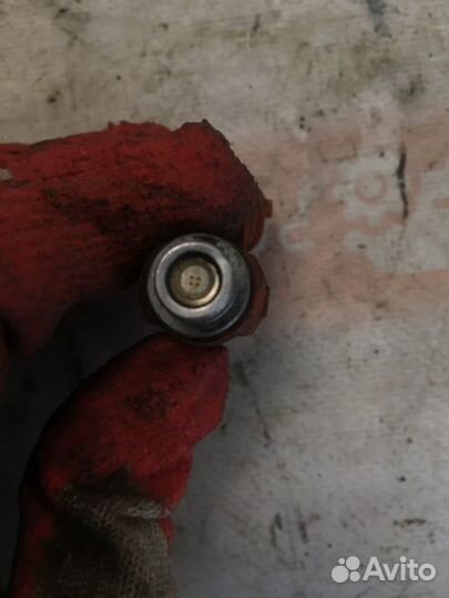 Форсунка топливная Mitsubishi Carisma DA1A 4G92