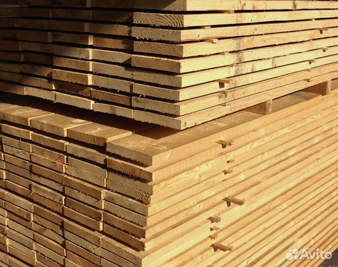 Строительные материалы: доски из лиственницы