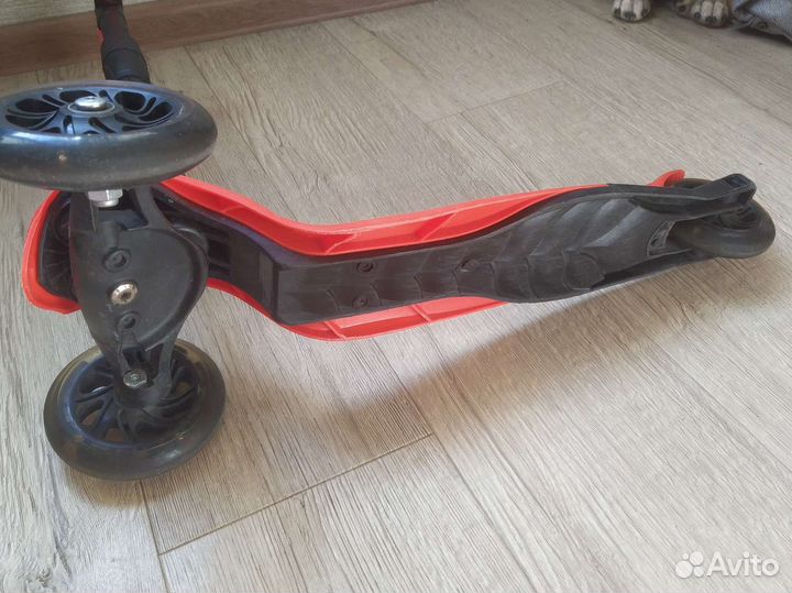 Продам трёхколёсный самокат