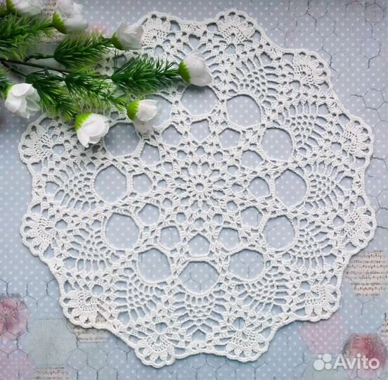 Салфетка ажурная ручной работы