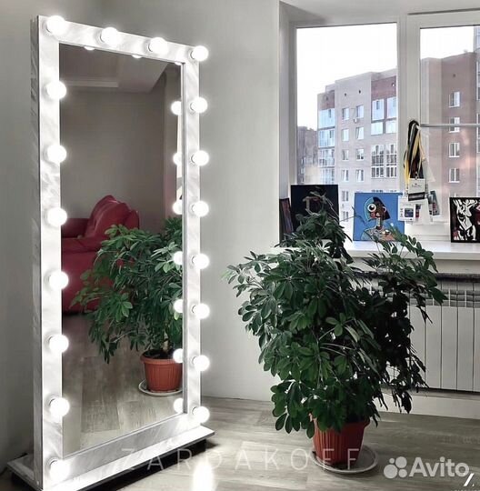 Гримерное зеркало с подсветкой