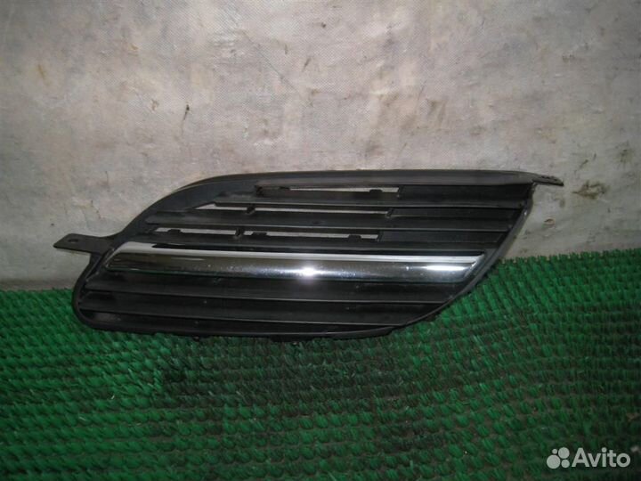 Решетка радиатора левая Nissan Almera Tino 2005