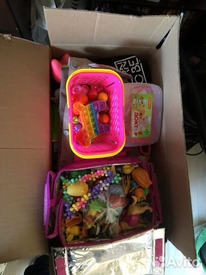 Коробка с игрушками