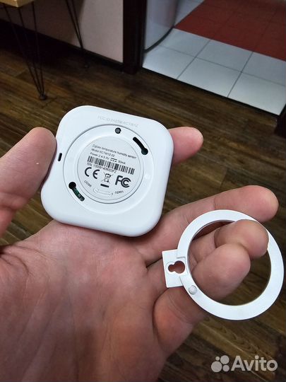 Датчик температуры и влажности moes Tuya Smart