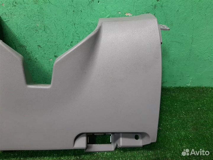 Накладка торпедо подрулевая Mitsubishi Grandis 20