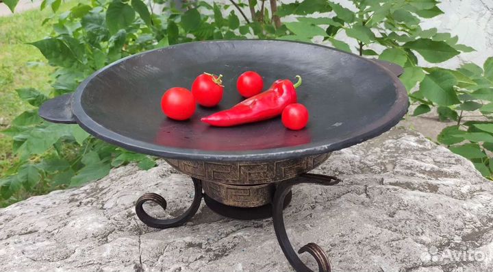 Садж чугунный с подставкой