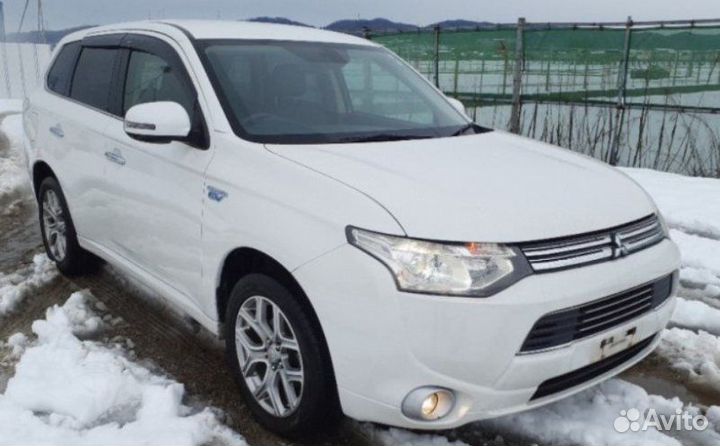 Петля дверная передняя Mitsubishi Outlander