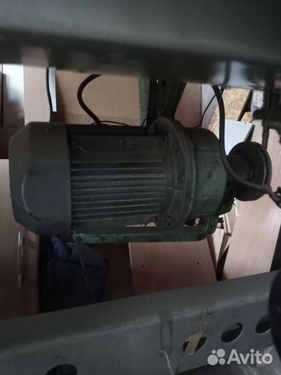 Двигатель для швейной машины с столом