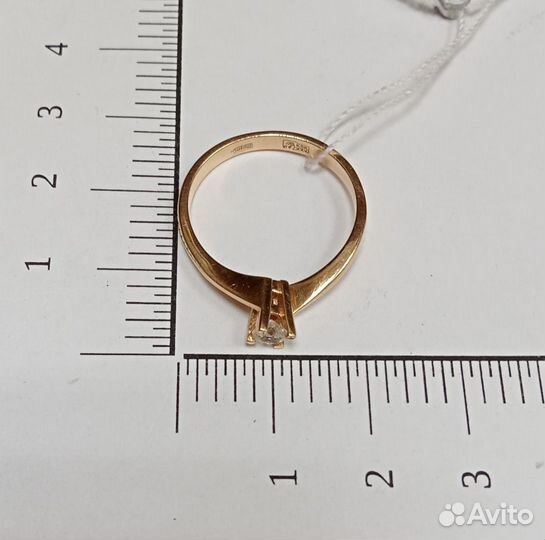 Кольцо с природным камнем Золото