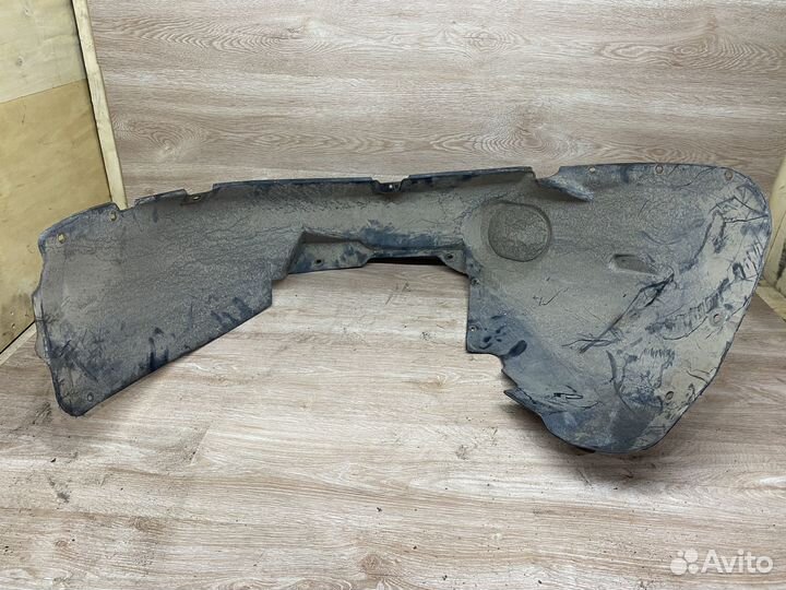 Подкрылок передний правый Skoda Superb 1 1704548