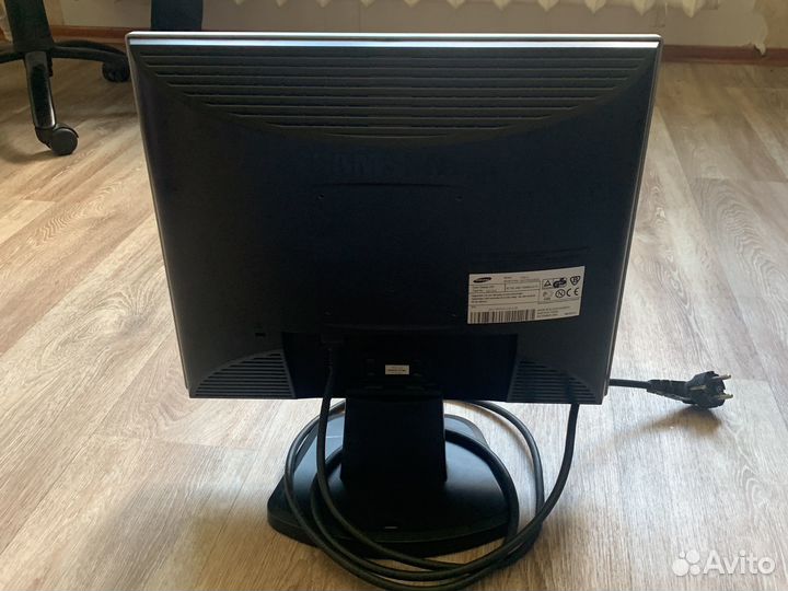 Монитор Samsung