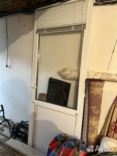 Двери пластиковые со стеклом бу