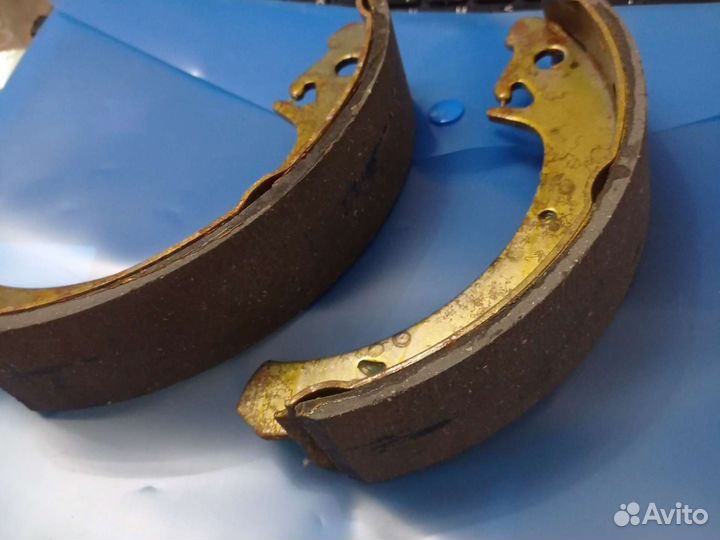 Колодка заднего тормоза с фрикционной накладкой