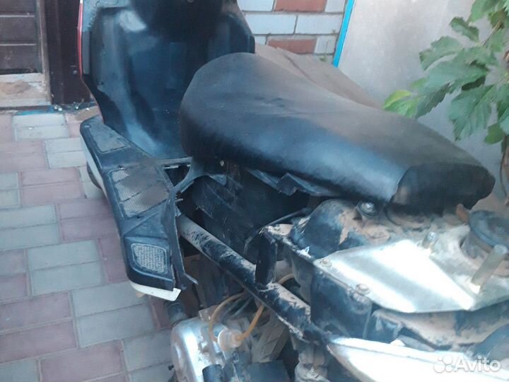 Скутер 50 кубов, на ходу