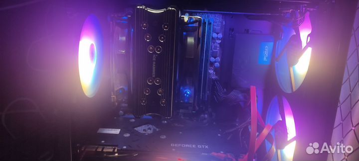 Материнская плата с процессором и памятью