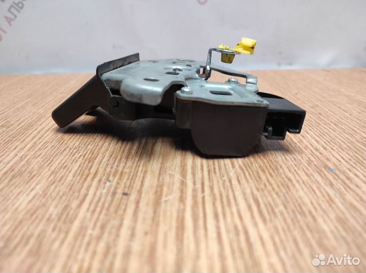 Замок багажника mitsubishi