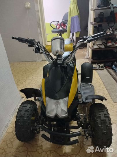 Детский квадроцикл на аккумуляторе б/у
