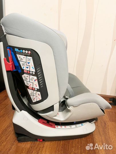 Автомобильное кресло chicco