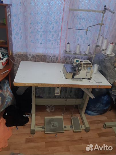 Швейная машина оверлок 6 ти нитка