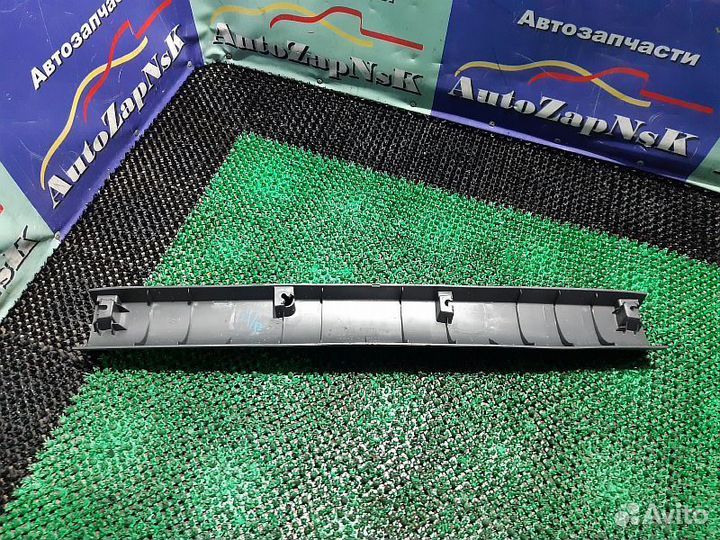 Обшивка двери багажника верхняя Toyota Land Cruiser Prado