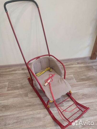 Санки с ручкой и колесами