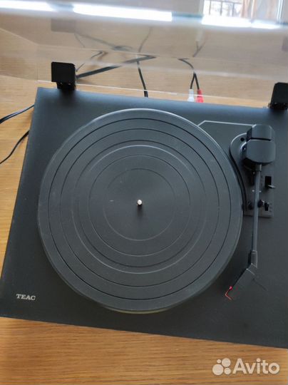 Продаю Виниловый проигрыватель teac TN-180BT