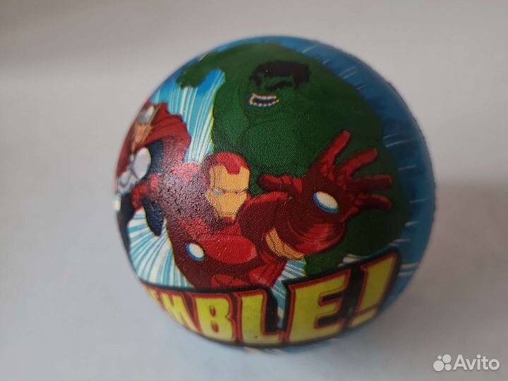 Бабочка пластмассовая и мяч мягкий