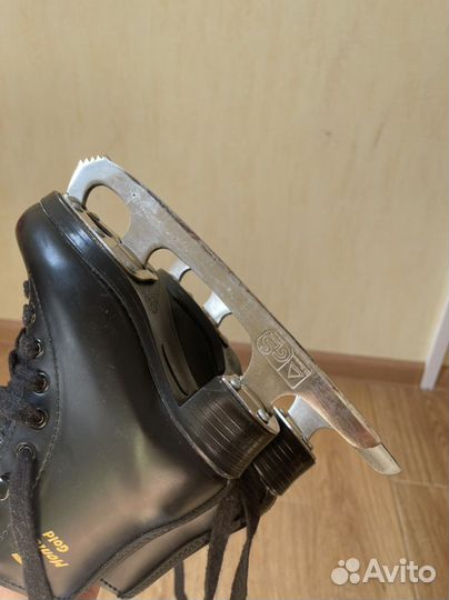 Фигурные коньки graf montana