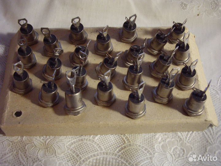 Тиристор штыревого исполнения. Т122-25-9