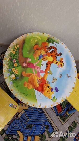 Детский столик и два стульчика