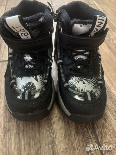 Ботинки для девочки 23 и 24 р