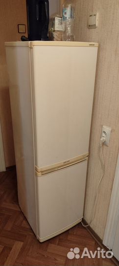 Холодильник Samsung rl17mbsw