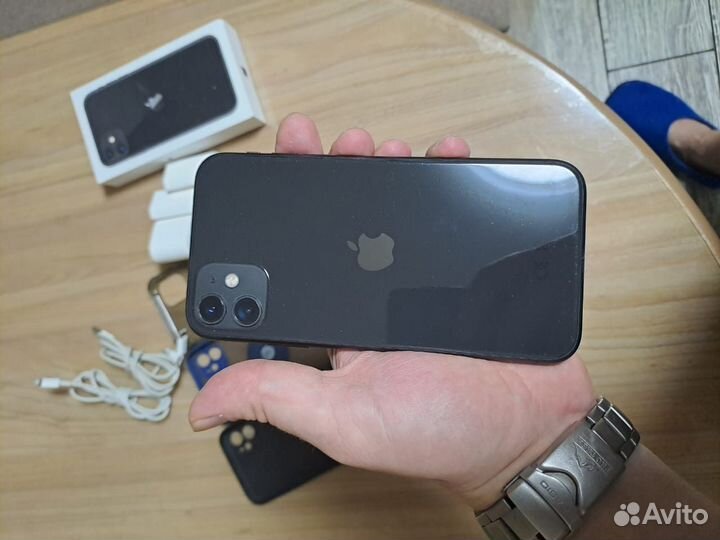 iPhone 11, 64 ГБ