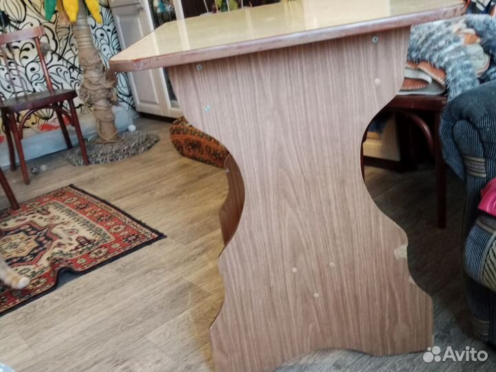 Кухонный стол