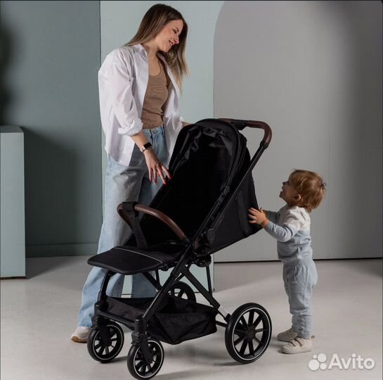 Прогулочная коляска новая Tomix