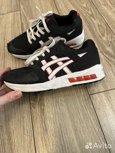 Кроссовки asics