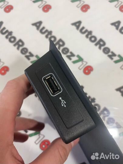 Накладка торпедо с разъёмом USB Skoda Rapid 1 cwvb