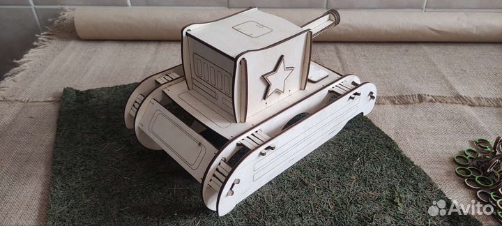 Танк под пиво. праздничная упаковка напитков