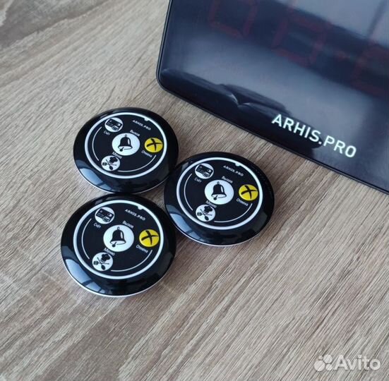 Кнопка вызова официанта в ресторан, кафе с табло