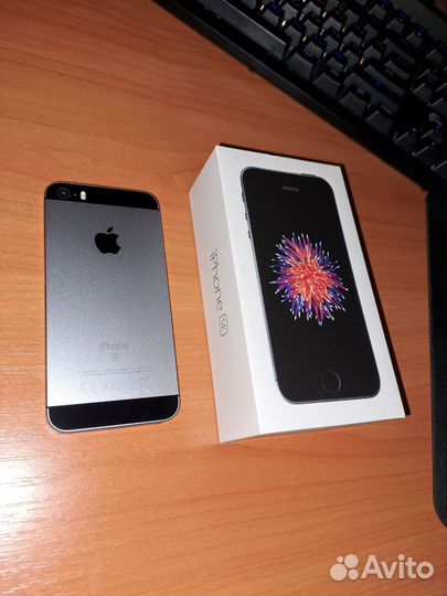 iPhone SE, 32 ГБ