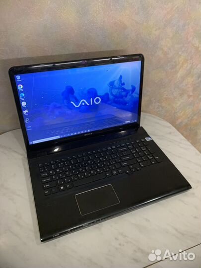 Огромный Sony Vaio 17,3 дюйма