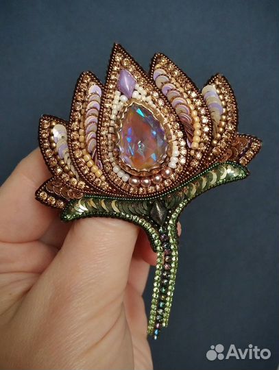 Брошь лотос
