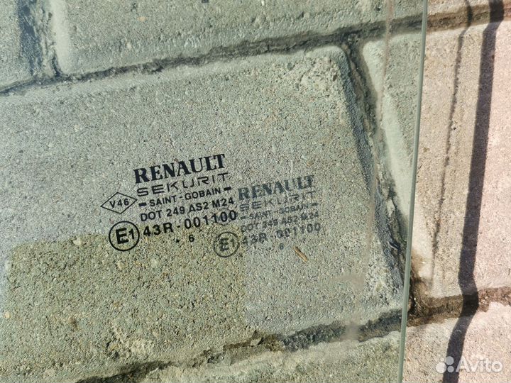 Стекло переднее левое Renault Mega 2