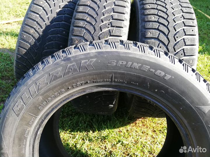 Bridgestone Blizzak Spike-01 215/60 R16