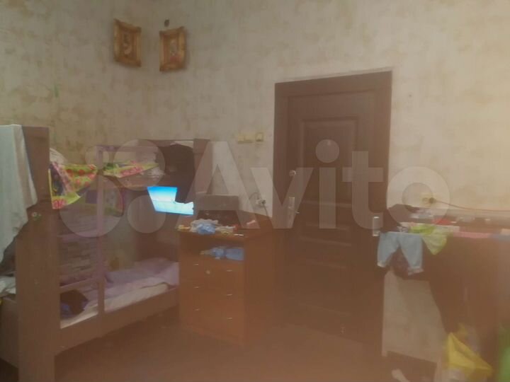 Комната 27 м² в 4-к., 4/4 эт.