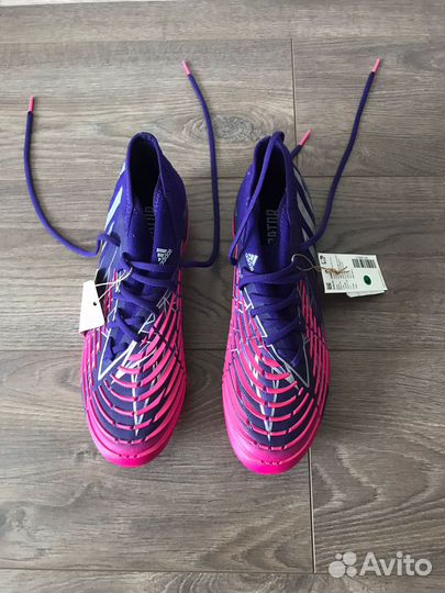 Футбольные бутсы adidas