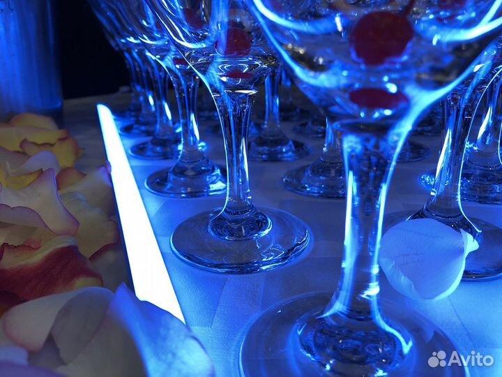 Пирамида из бокалов с шампанским (горка)